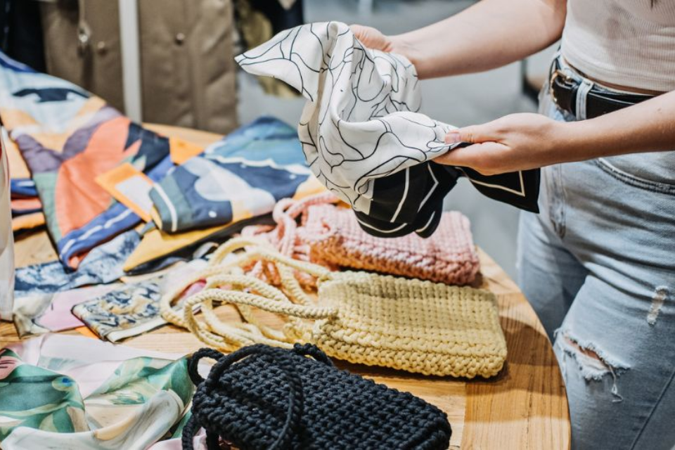 https://lovextop.com/how-shopping-secondhand-reduces-textile-waste-and-saves-the-planet/